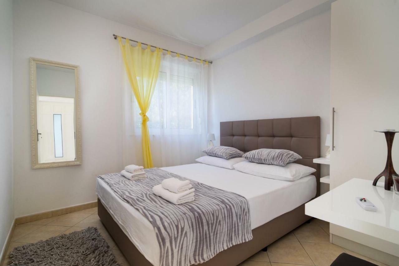 Apartments "Villa Antea" Vinisce Exterior photo